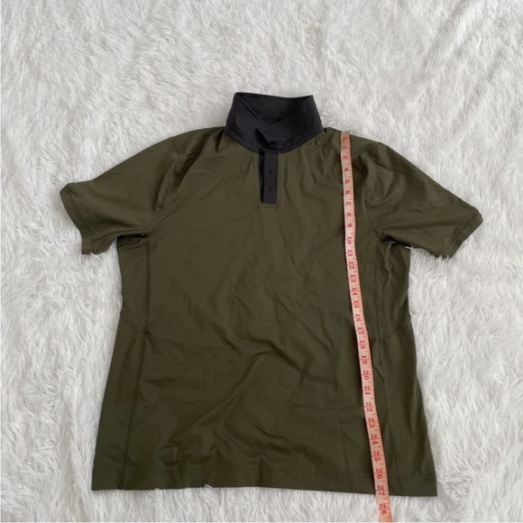 Lululemon men’s green and black polo. Great used condition. - Picture 5 of 7